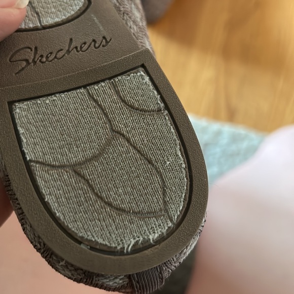 Sketchers Taupe Flats - Picture 6 of 8